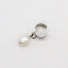 Load image into Gallery viewer, Ear cuff with pearl
