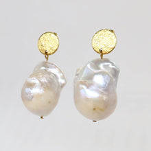 Load image into Gallery viewer, Baroque pearl earrings
