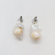 Load image into Gallery viewer, Baroque pearl earrings
