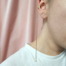 Load image into Gallery viewer, Ear cuff with long chain
