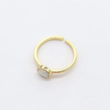Load image into Gallery viewer, Simple beauty ring with opal
