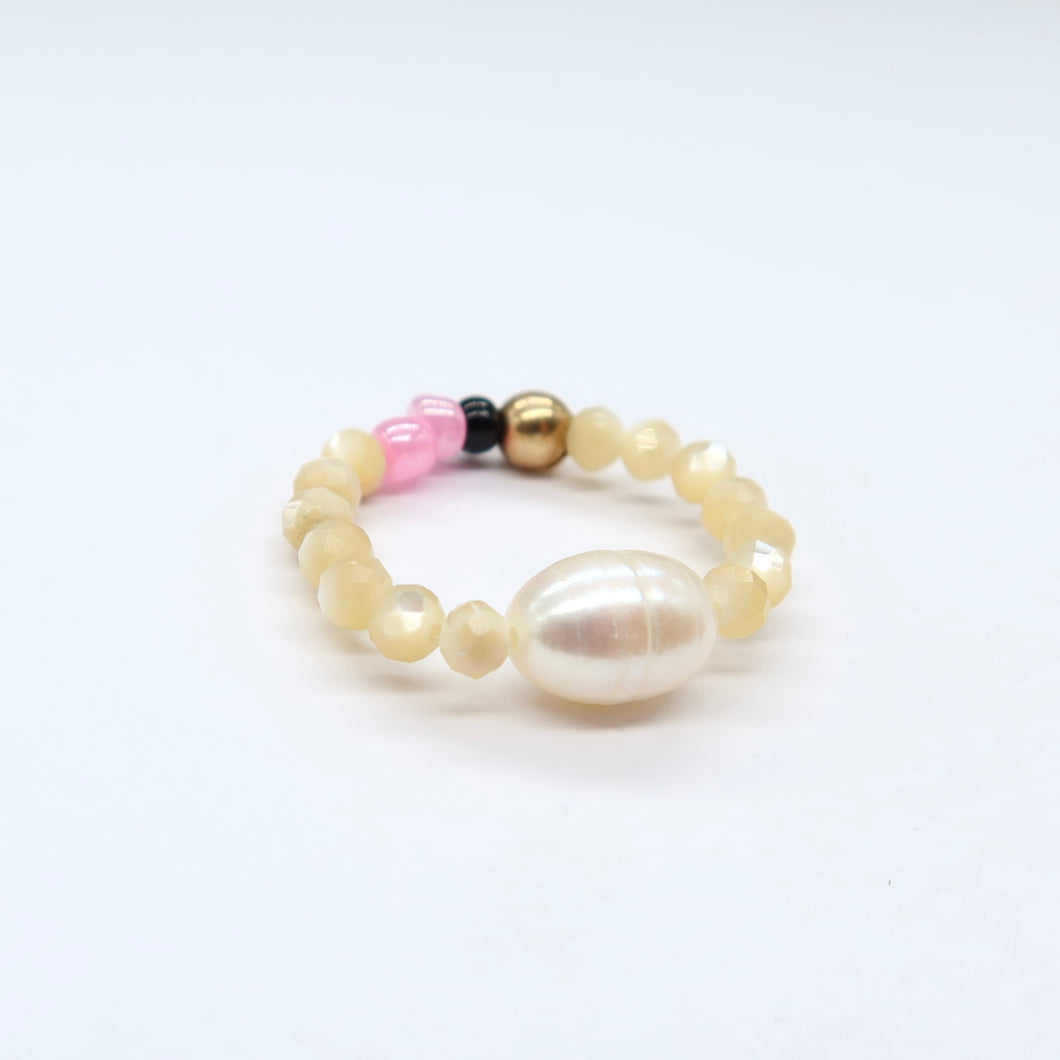 Sea shell ring with fresh water pearl