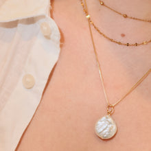 Load image into Gallery viewer, Diana necklace with pearl pendant
