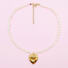 Load image into Gallery viewer, Pearl necklace with locket heart
