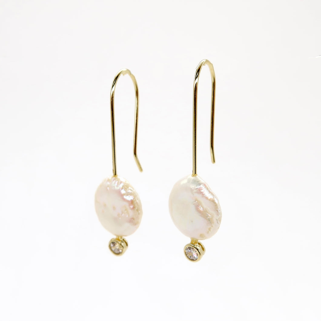 Pearl drops earrings with zirconium