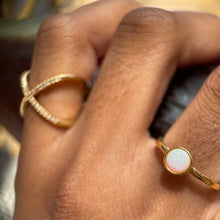 Load image into Gallery viewer, Simple beauty ring with opal
