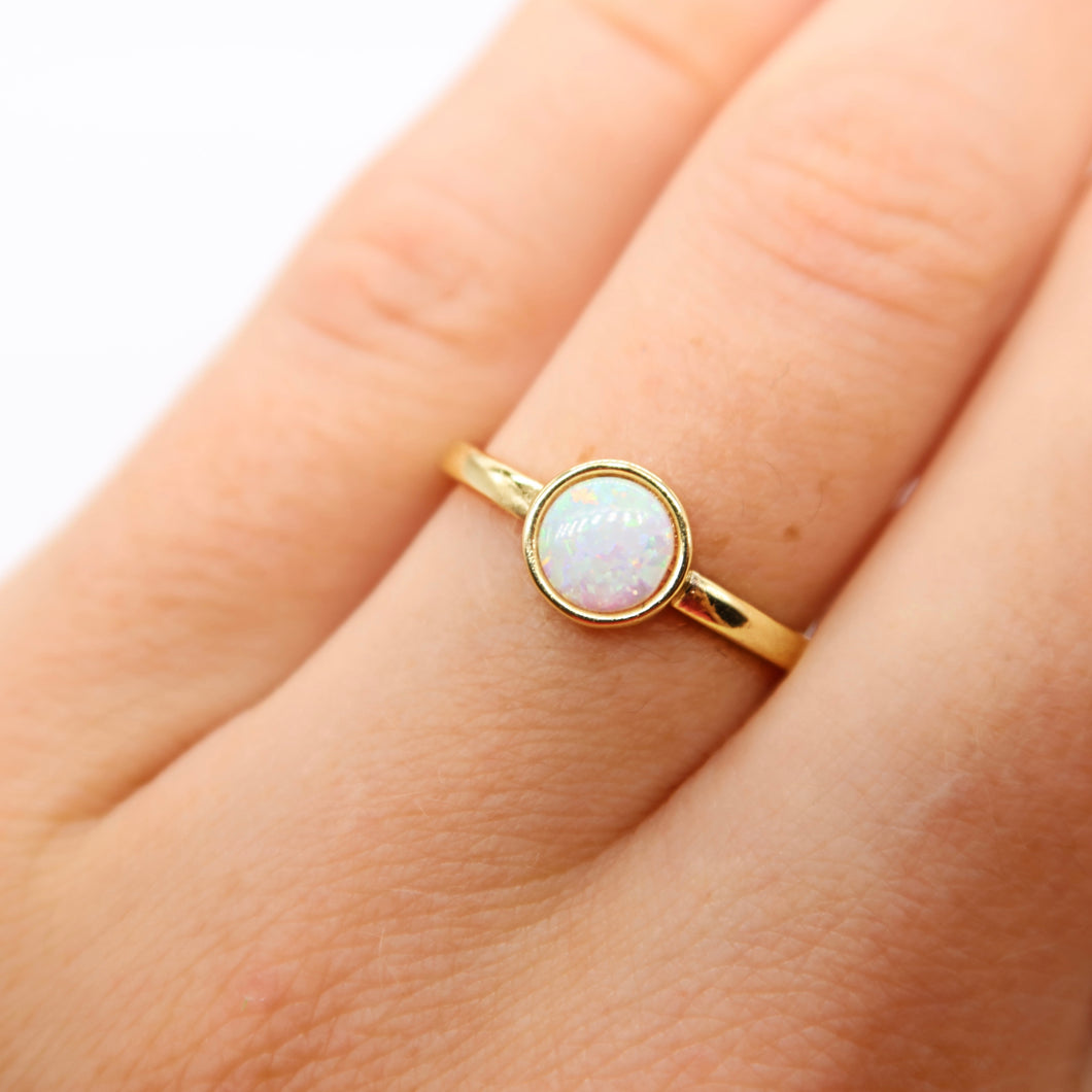 Simple beauty ring with opal