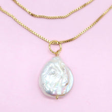 Load image into Gallery viewer, Diana necklace with pearl pendant
